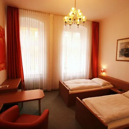 - Am Schloss Bellevue Szálloda 2*