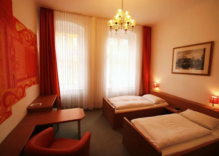 - Am Schloss Bellevue Hotel 2*